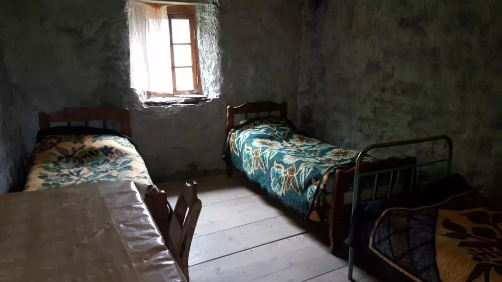 Guesthouse in Dartlo village, room